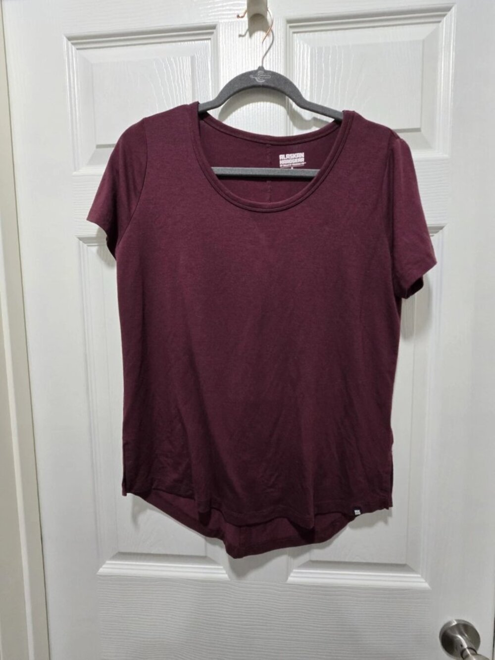 Alaskan Hardgear Duluth Womens Crew Neck Tee Burgundy Solid S Rayon Blend